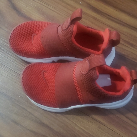 Nike - Picture 2 of 8